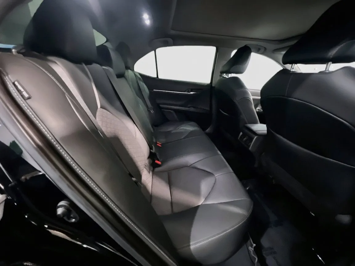 Toyota Camry photo 21