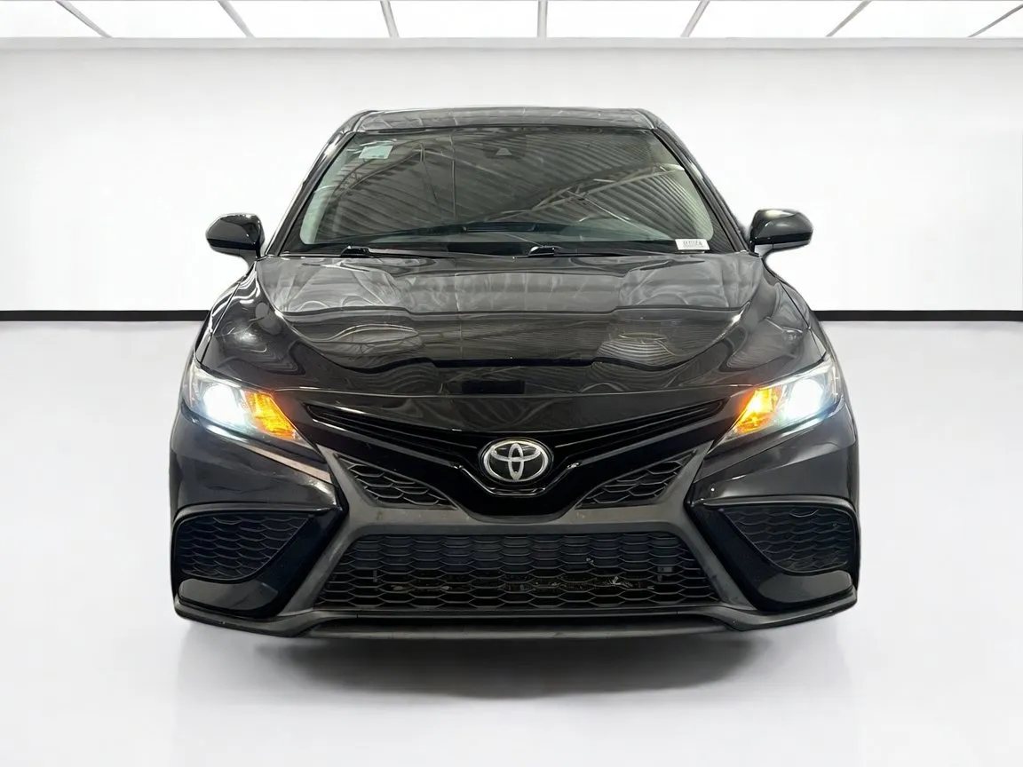 Toyota Camry photo 2