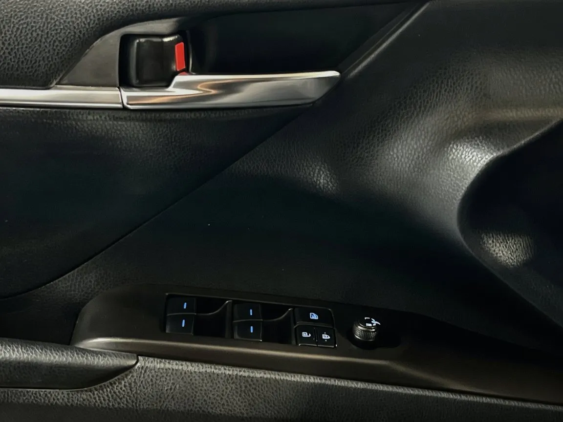 Toyota Camry photo 13