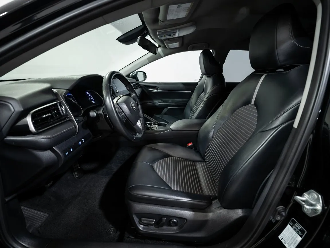 Toyota Camry photo 14