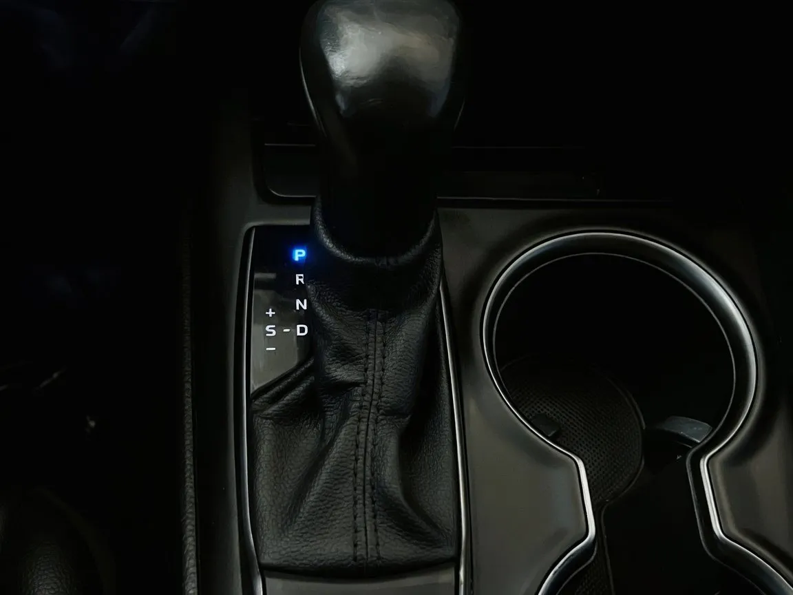 Toyota Camry photo 12