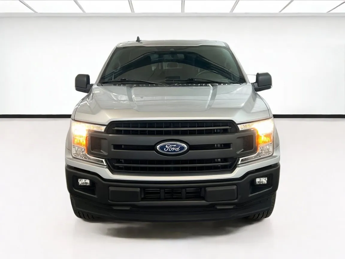 Ford F-150 photo 2