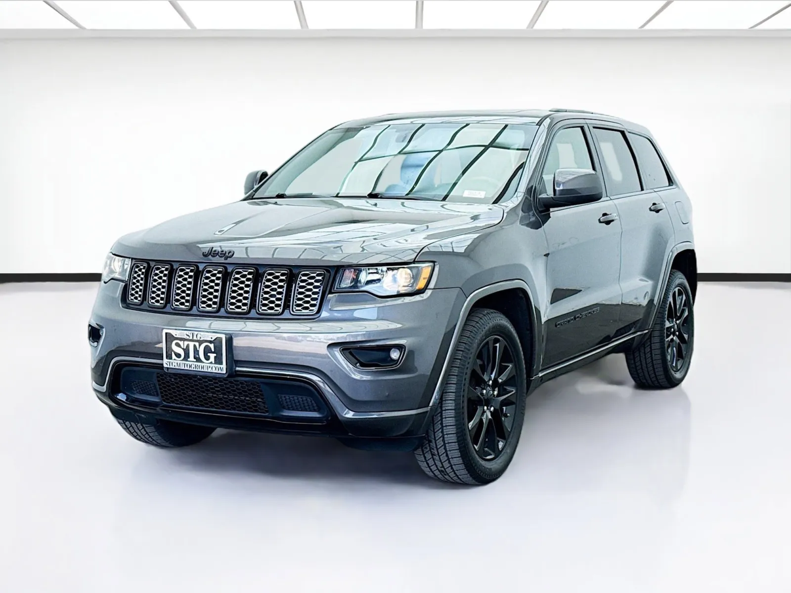 Gray 2018 Jeep Grand Cherokee Altitude for sale in Chandler, AZ