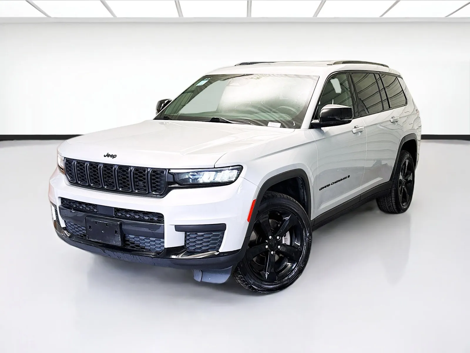 Silver 2022 Jeep Grand Cherokee L Altitude for sale in Chandler, AZ