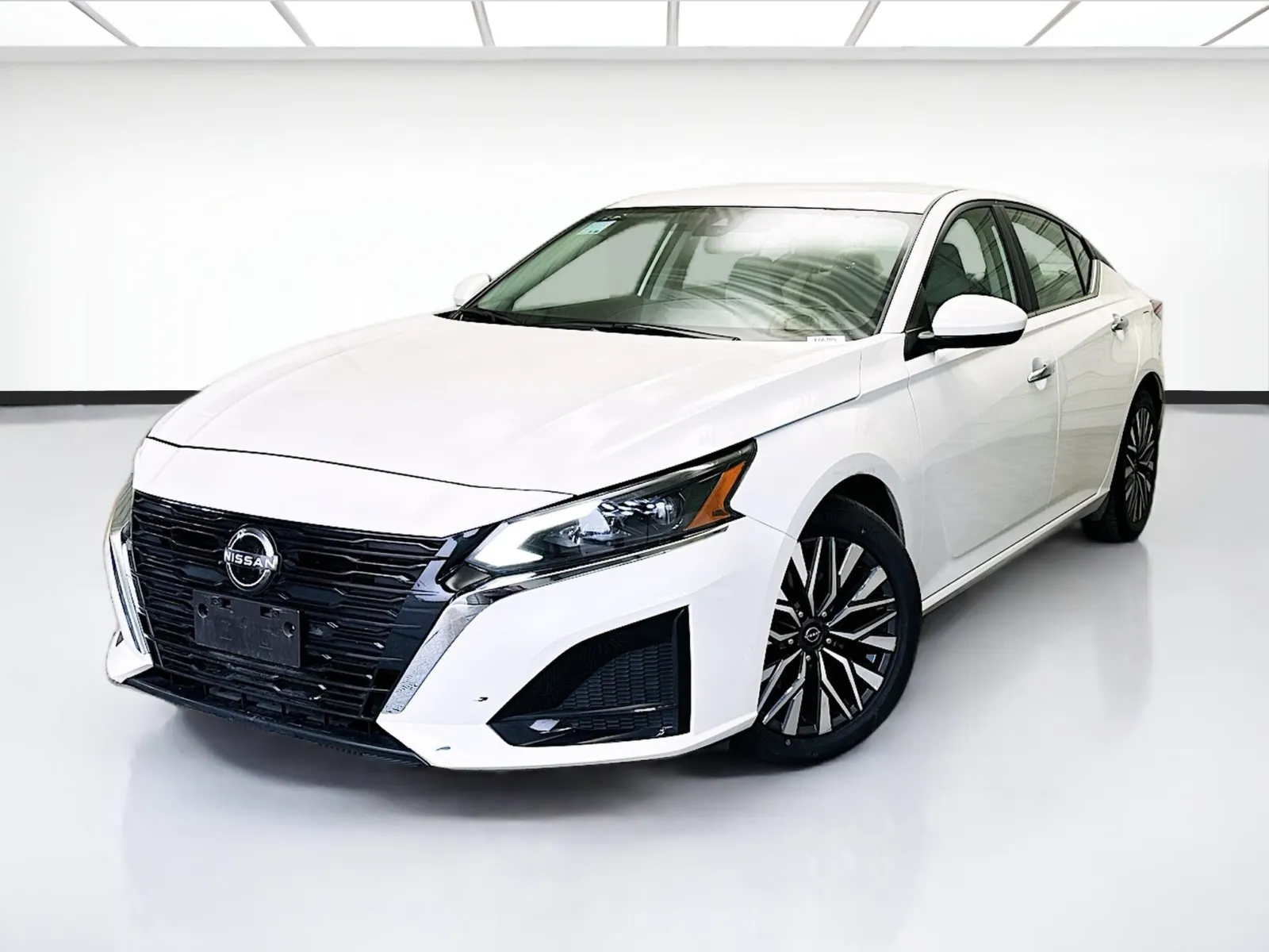 White 2024 Nissan Altima 2.5 SV for sale in Chandler, AZ