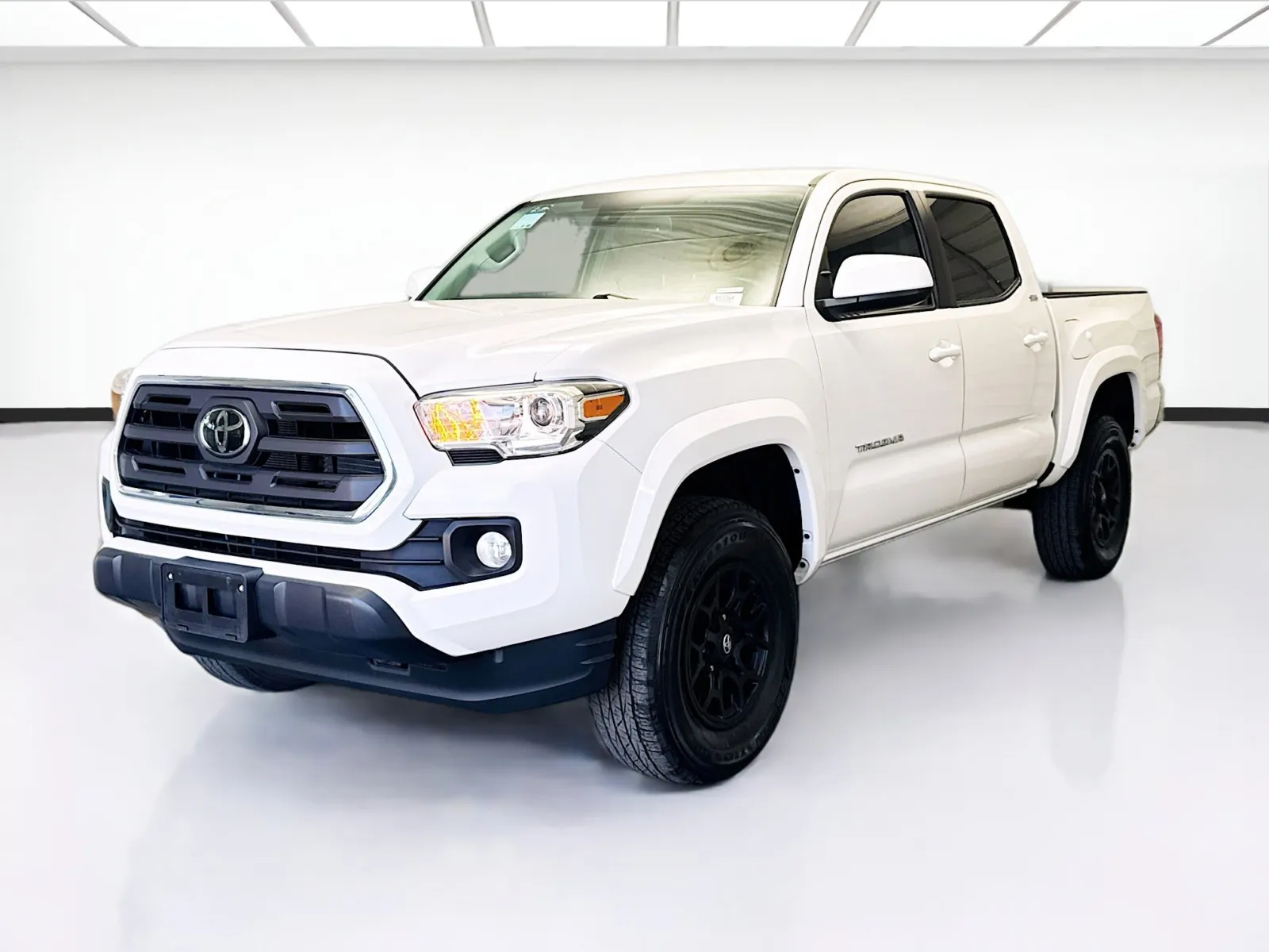 White 2019 Toyota Tacoma SR5 for sale in Chandler, AZ