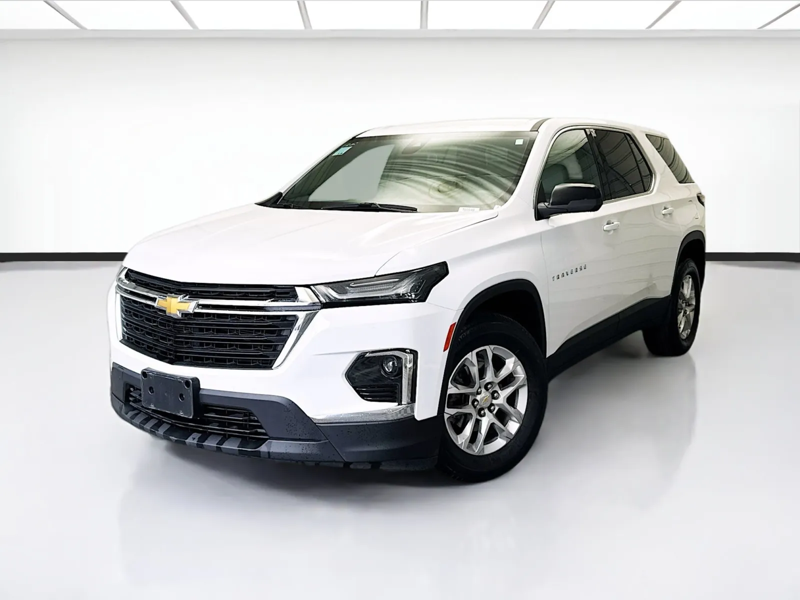 White 2023 Chevrolet Traverse LS for sale in Chandler, AZ