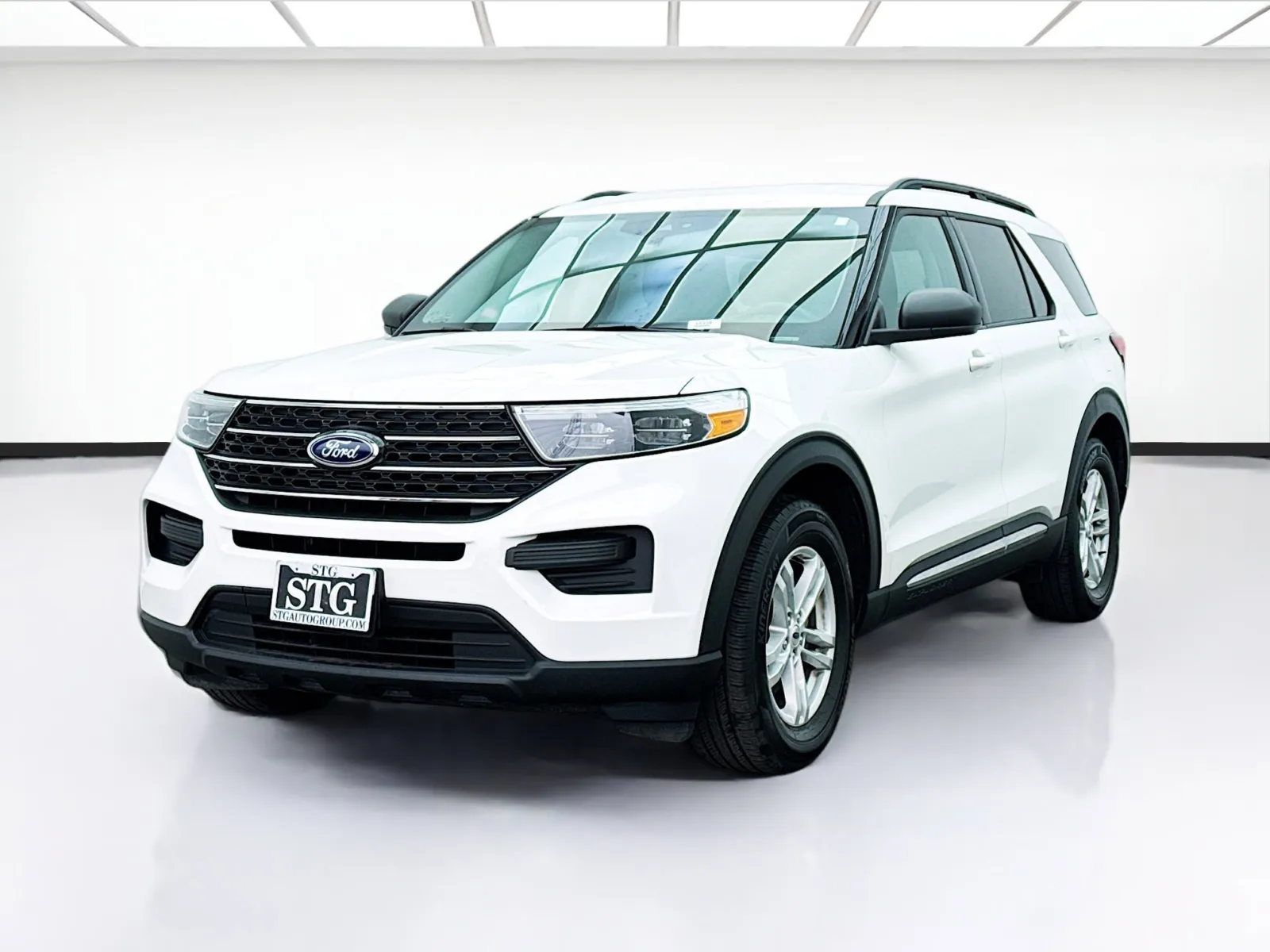 White 2023 Ford Explorer XLT for sale in Chandler, AZ