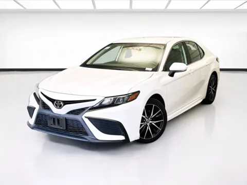 White 2022 Toyota Camry SE for sale in Chandler, AZ