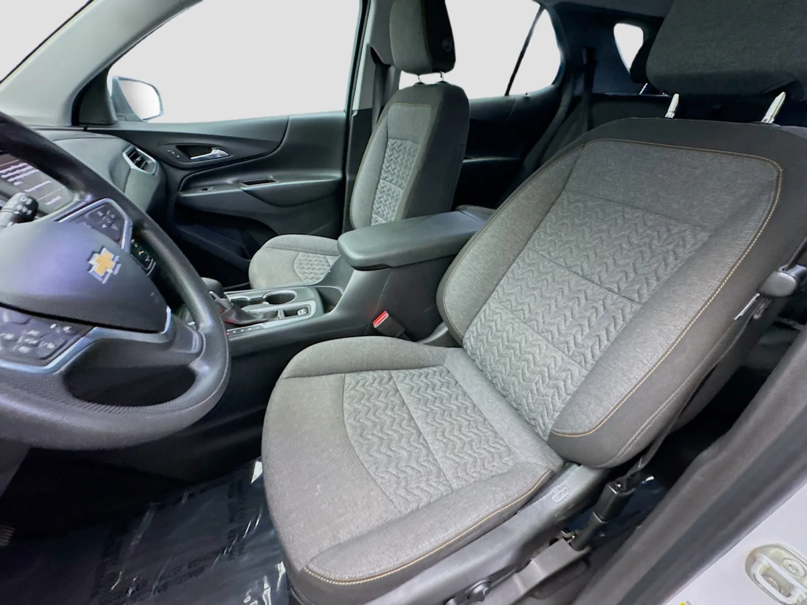 2022 Chevrolet Equinox LT photo 3