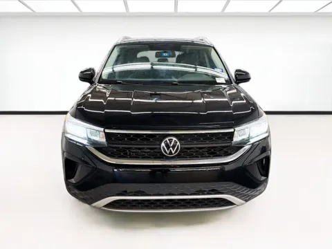 Photos of 2022 Volkswagen Taos SE for sale in Chandler, AZ at STG Chandler