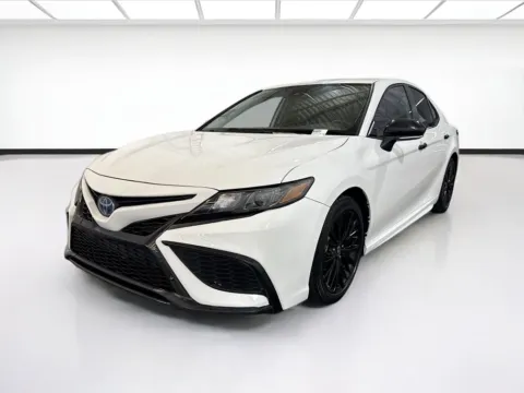 White 2022 Toyota Camry Hybrid SE for sale in Chandler, AZ
