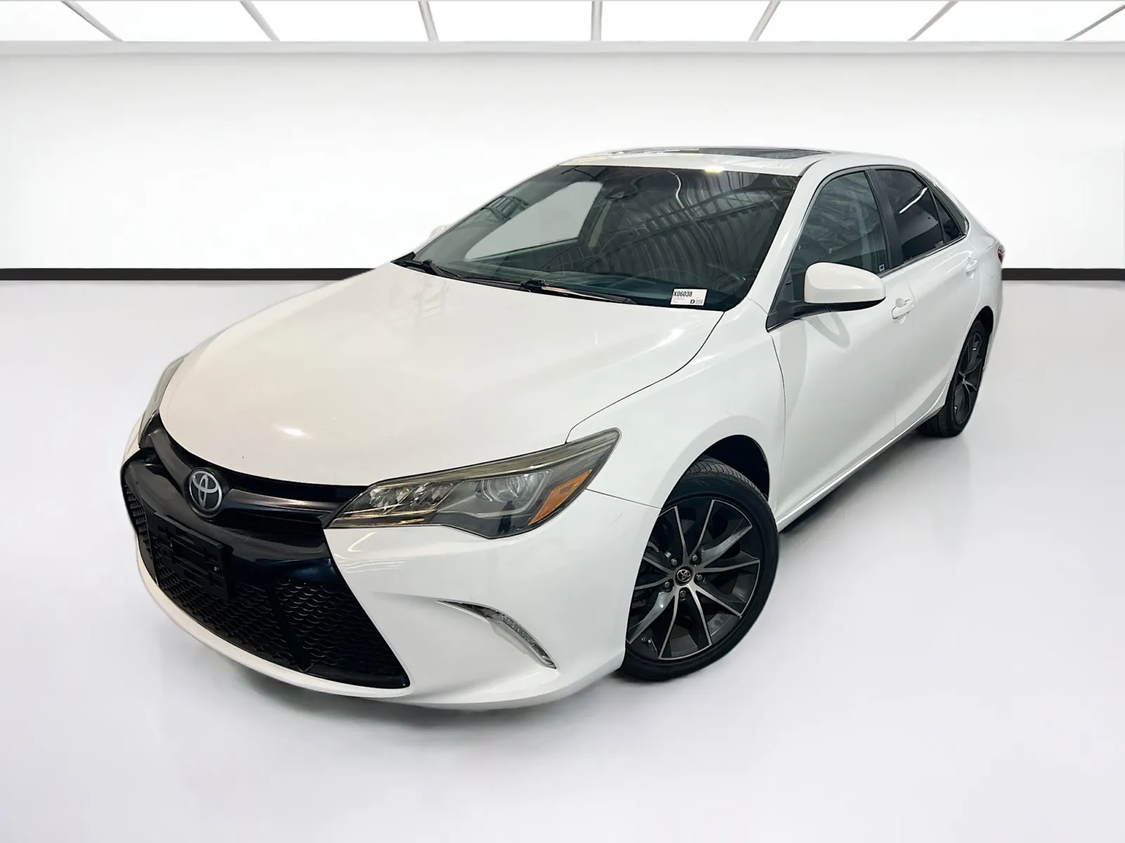 White 2017 Toyota Camry XSE V6 for sale in Chandler, AZ