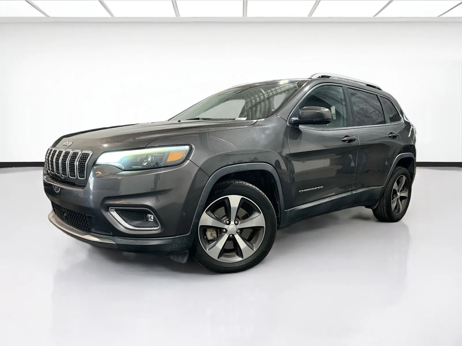 Gray 2019 Jeep Cherokee Limited for sale in Chandler, AZ
