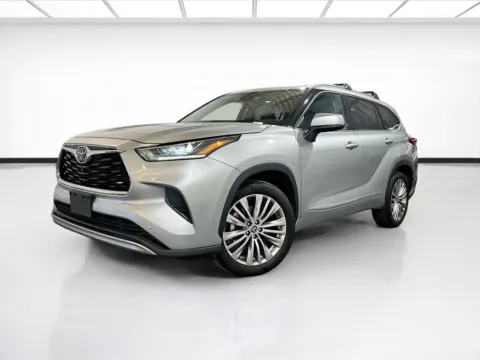 Silver 2022 Toyota Highlander Platinum for sale in Chandler, AZ