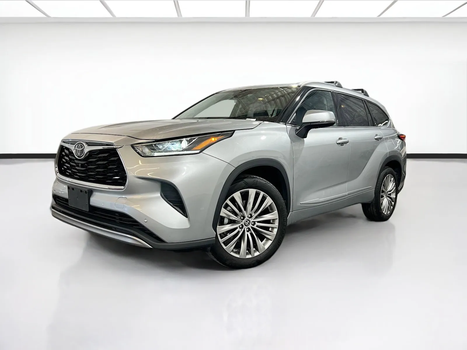 Silver 2022 Toyota Highlander Platinum for sale in Chandler, AZ