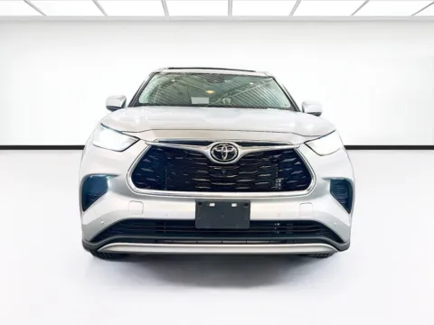 Photos of 2022 Toyota Highlander Platinum for sale in Chandler, AZ at STG Chandler