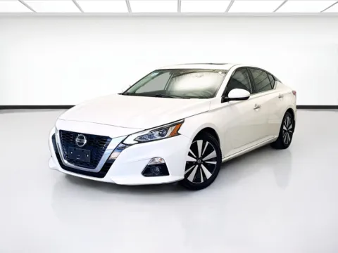 White 2019 Nissan Altima 2.5 SL for sale in Chandler, AZ
