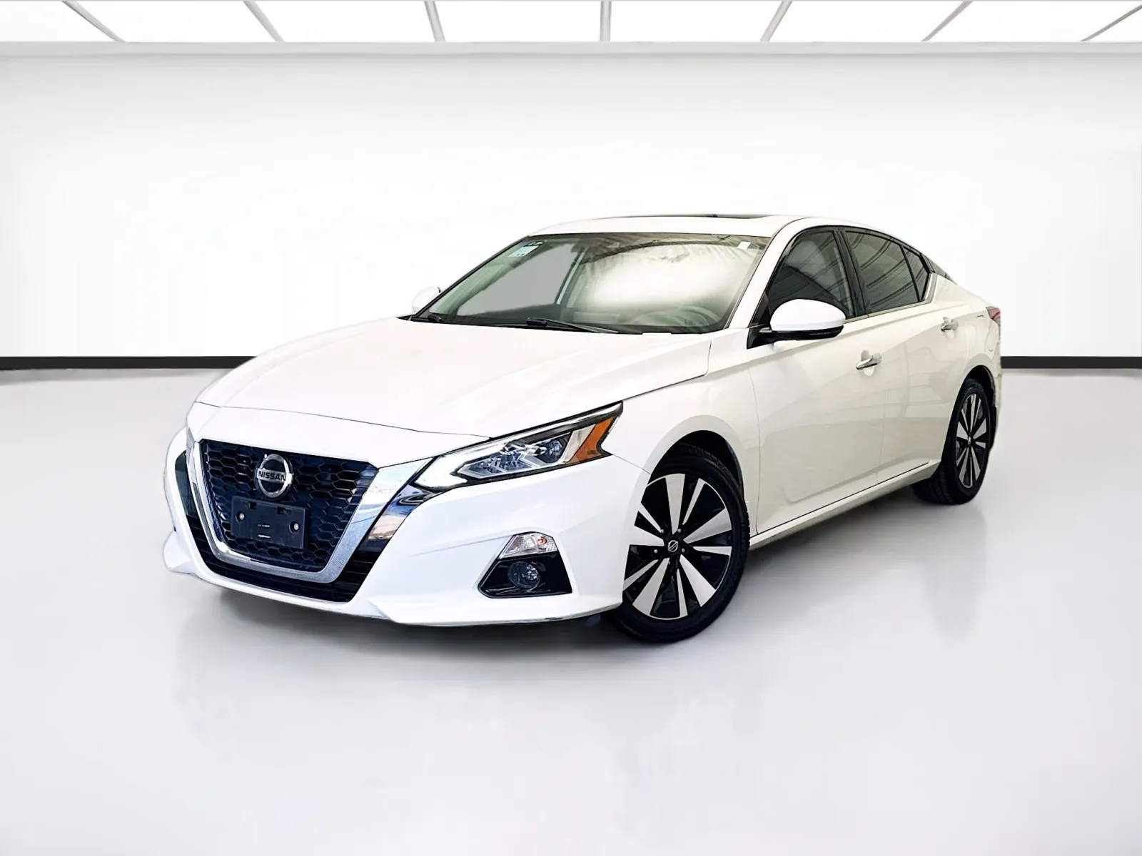 White 2019 Nissan Altima 2.5 SL for sale in Chandler, AZ