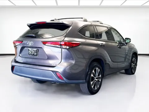 More photos of 2021 Toyota Highlander XLE at STG Chandler, AZ