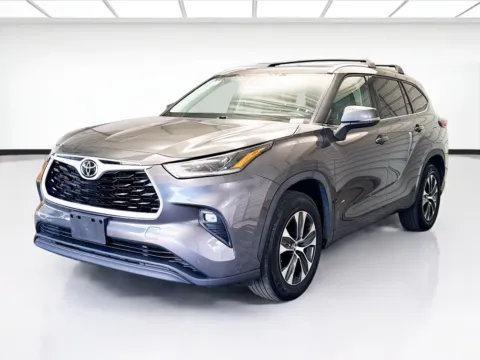 Gray 2021 Toyota Highlander XLE for sale in Chandler, AZ
