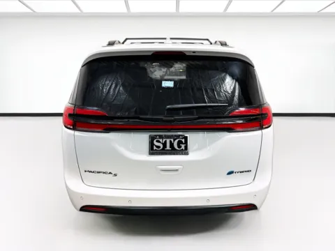 More photos of 2022 Chrysler Pacifica Hybrid Limited at STG Chandler, AZ