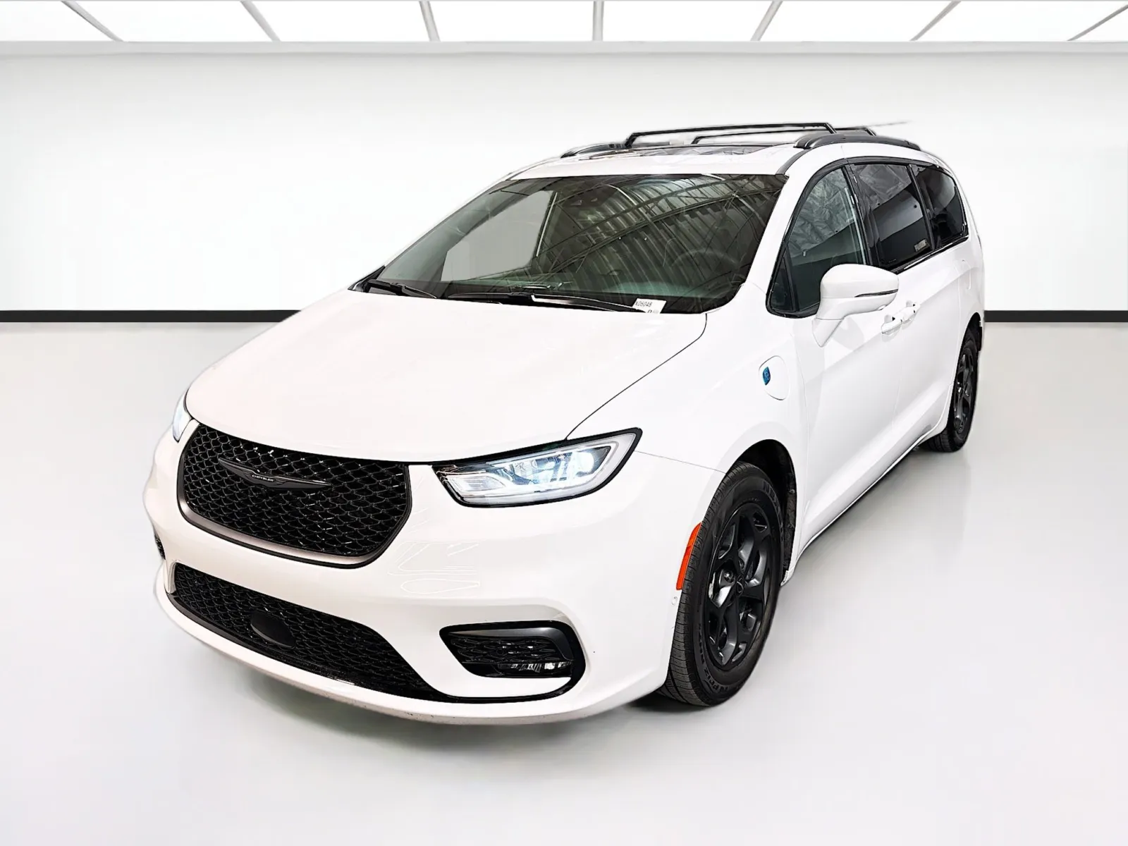 White 2022 Chrysler Pacifica Hybrid Limited for sale in Chandler, AZ