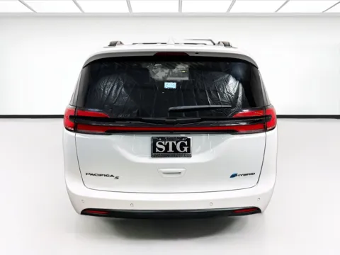 More photos of 2022 Chrysler Pacifica Hybrid Limited at STG Chandler, AZ