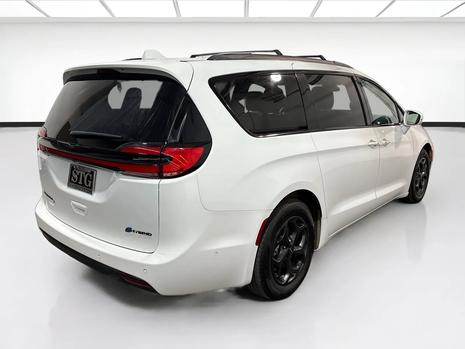 2022 Chrysler Pacifica Hybrid Limited photo 2