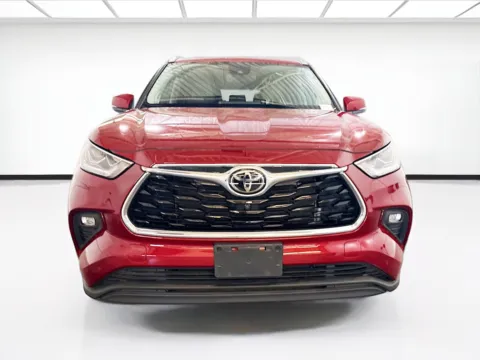 Photos of 2022 Toyota Highlander Limited for sale in Chandler, AZ at STG Chandler