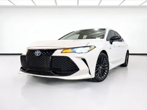 White 2019 Toyota Avalon Hybrid Limited for sale in Chandler, AZ