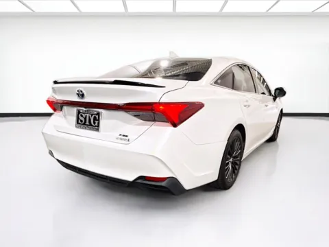 More photos of 2019 Toyota Avalon Hybrid Limited at STG Chandler, AZ
