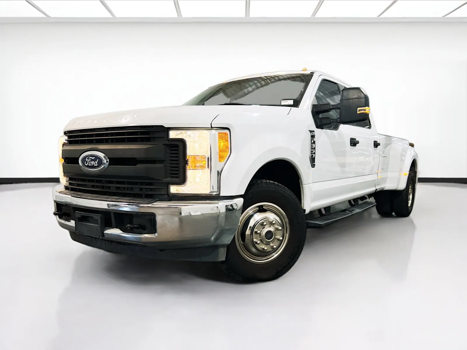 White 2017 Ford Super Duty F-350 DRW XL for sale in Chandler, AZ
