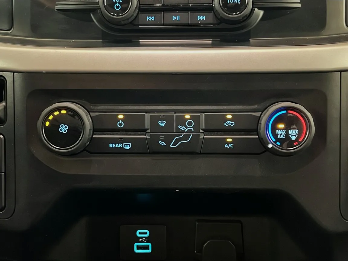 Ford F-150 photo 11