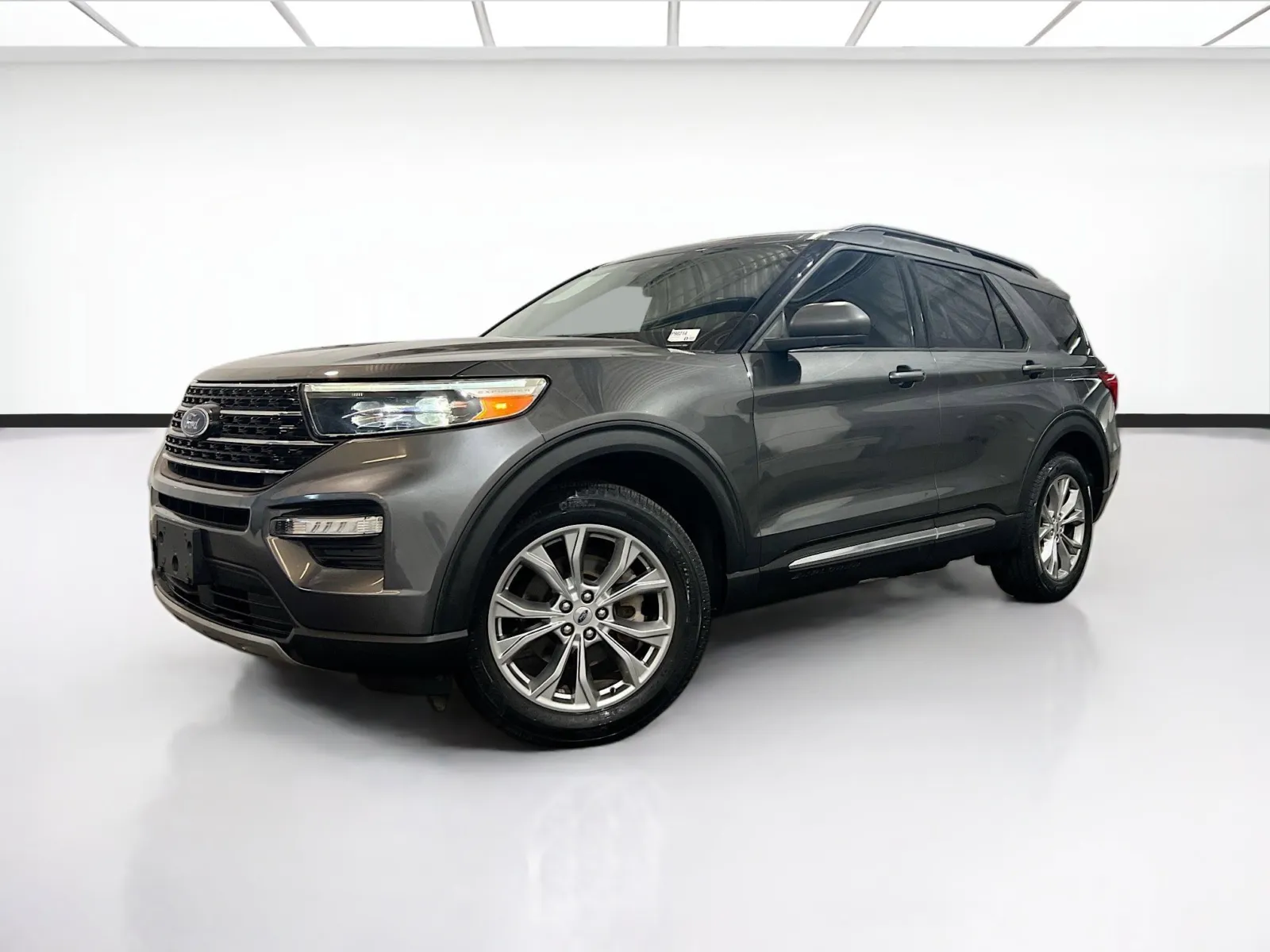 Gray 2020 Ford Explorer XLT for sale in Chandler, AZ