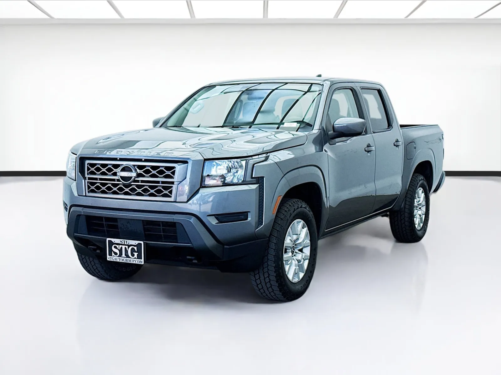 Gray 2022 Nissan Frontier SV for sale in Chandler, AZ