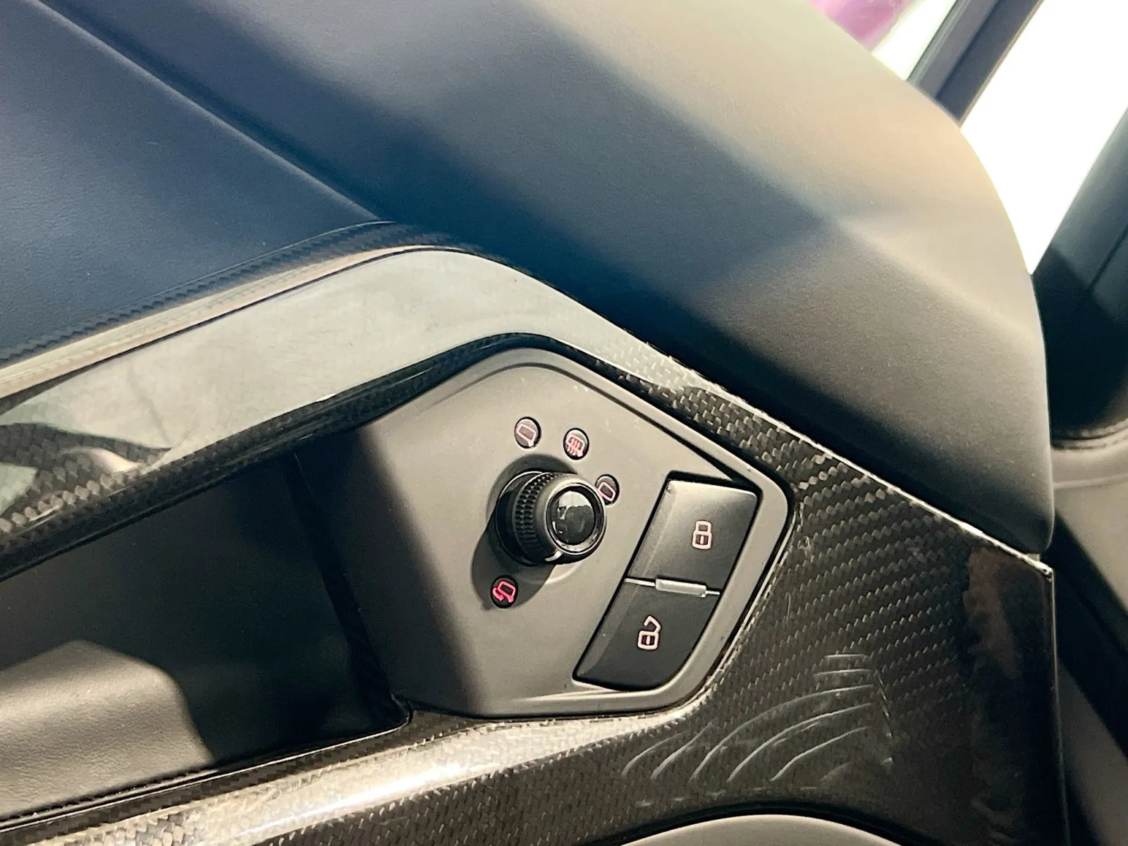 2016 Lamborghini Aventador Roadster photo 3