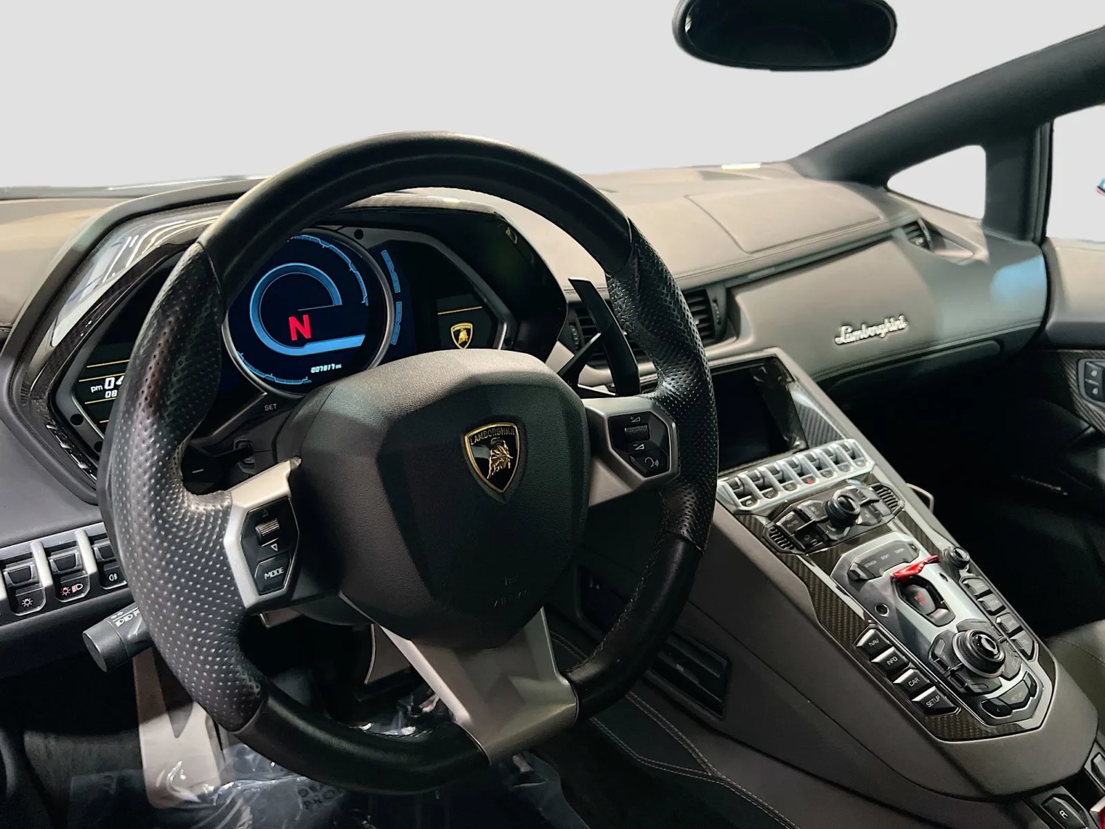 2016 Lamborghini Aventador Roadster photo 4