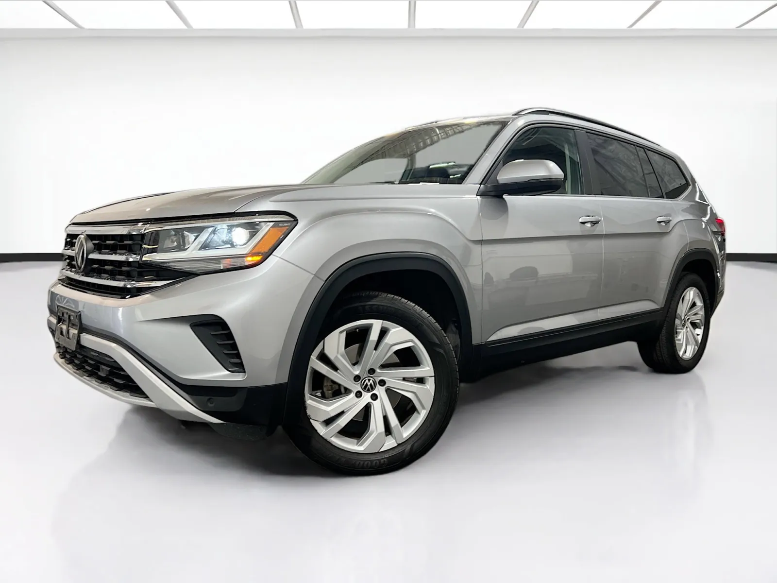 Silver 2021 Volkswagen Atlas 3.6L V6 SE w/Technology for sale in Chandler, AZ