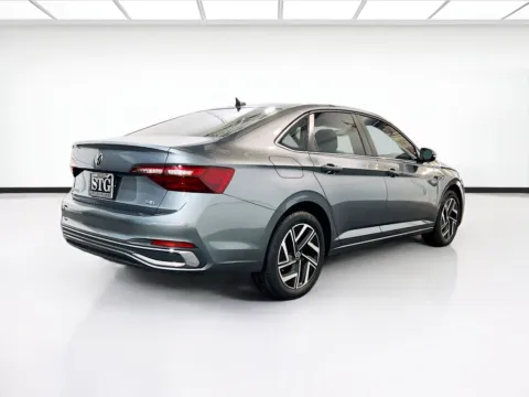 More photos of 2022 Volkswagen Jetta SEL at STG Chandler, AZ