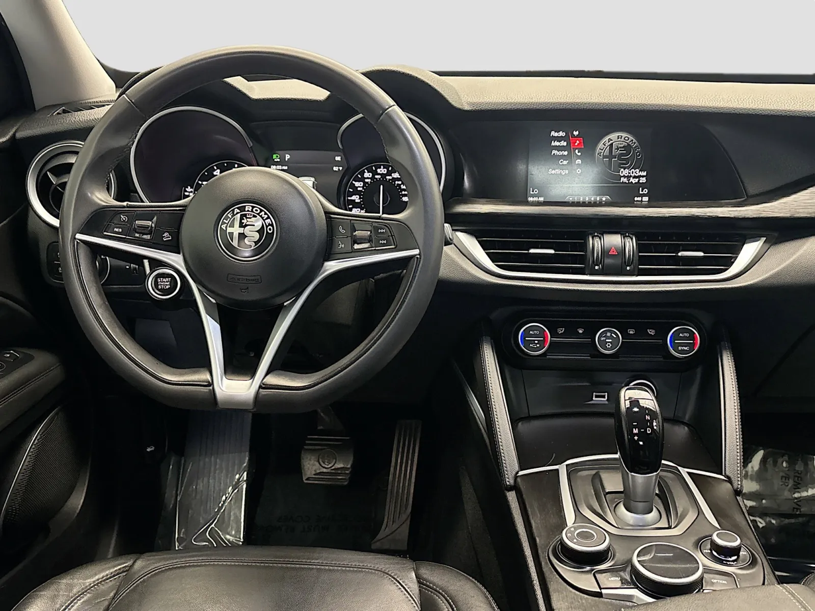 2018 Alfa Romeo Stelvio Q4 photo 3