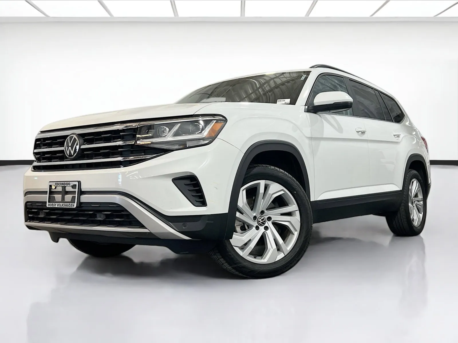 White 2023 Volkswagen Atlas 2.0T SE w/Technology for sale in Chandler, AZ