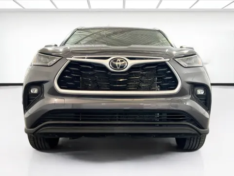Photos of 2023 Toyota Highlander L for sale in Chandler, AZ at STG Chandler