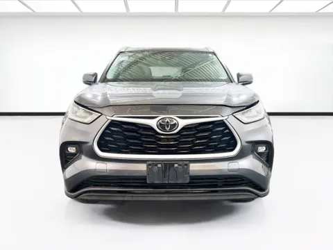 Photos of 2020 Toyota Highlander XLE for sale in Chandler, AZ at STG Chandler
