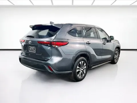 More photos of 2020 Toyota Highlander XLE at STG Chandler, AZ