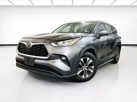 Gray 2020 Toyota Highlander XLE for sale in Chandler, AZ