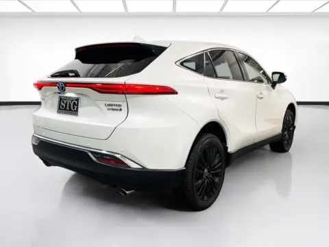 More photos of 2022 Toyota Venza Limited at STG Chandler, AZ