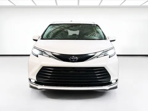 Photos of 2023 Toyota Sienna XLE for sale in Chandler, AZ at STG Chandler