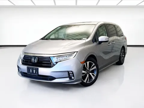 Silver 2022 Honda Odyssey Touring for sale in Chandler, AZ