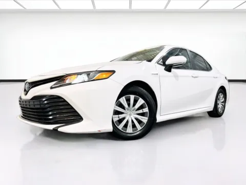 White 2019 Toyota Camry Hybrid LE for sale in Chandler, AZ